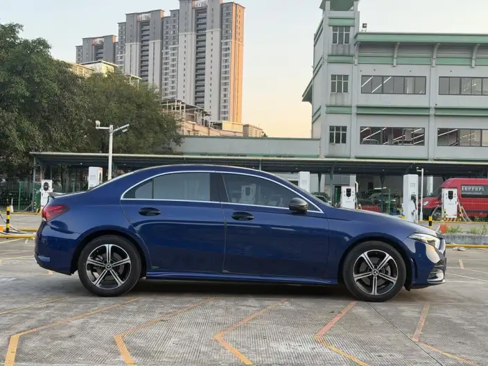 Mercedes-Benz A-class 2022 Model Facelift II A 200 L Sports sedan Fashion Edition – фото 7