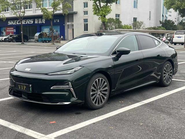 Geely Galaxy E8 PHEV 2025 130km EM-P Explorer Edition
