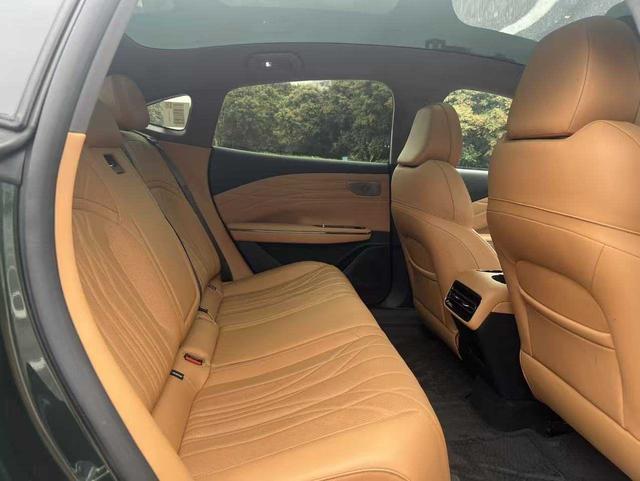 Geely Galaxy E8 PHEV 2025 130km EM-P Explorer Edition – фото 6