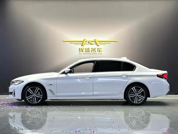 BMW 5 Series PHEV 2022 Model 535Le Luxury Set – фото 3
