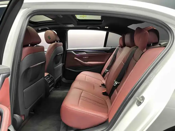 BMW 5 Series PHEV 2022 Model 535Le Luxury Set – фото 8
