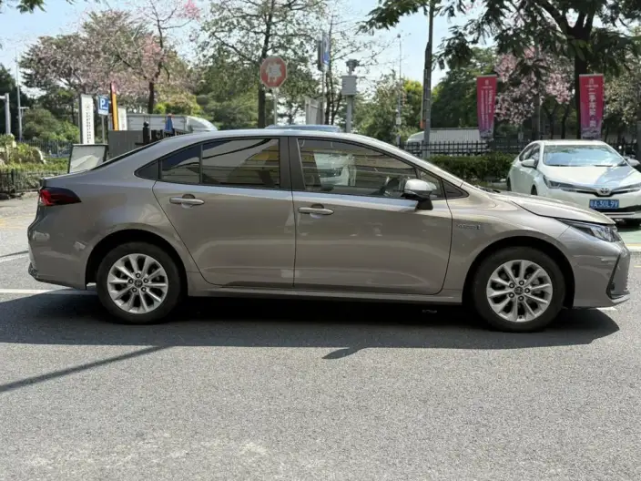 Toyota Corolla 2021 Model Hybrid 1.8L E-CVT Elite Edition – фото 7