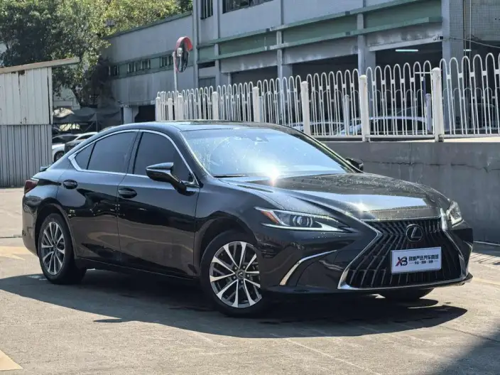 Lexus ES 2022 Model 300h Superior Edition – фото 2