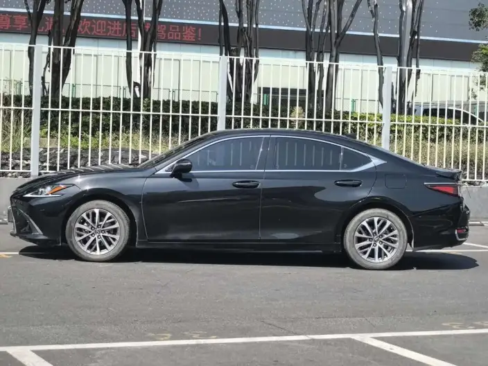 Lexus ES 2022 Model 300h Superior Edition – фото 3