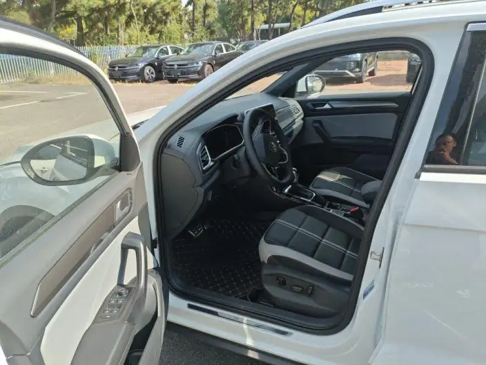 Volkswagen T-Roc 2025 Model Facelift 300TSI DSG Chenguang Edition – фото 7