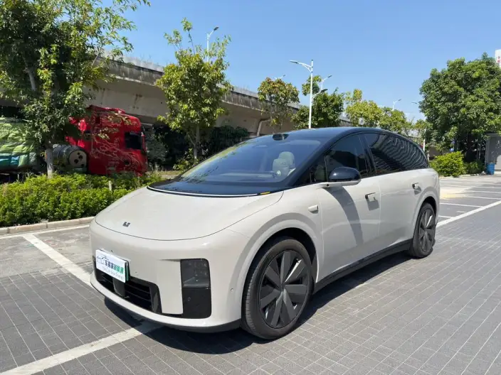 Li Auto i8 2025 Model Standard Edition – фото 1