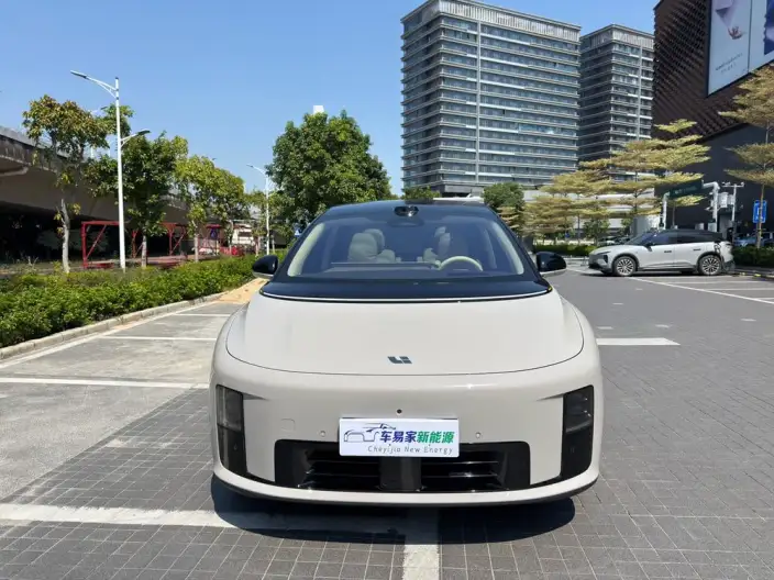 Li Auto i8 2025 Model Standard Edition – фото 2