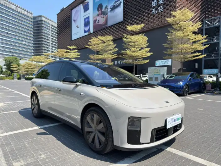 Li Auto i8 2025 Model Standard Edition – фото 3