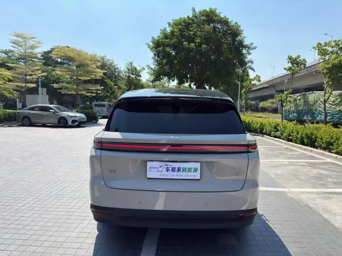 Li Auto i8 2025 Model Standard Edition – фото 6