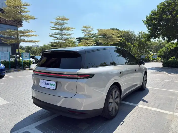 Li Auto i8 2025 Model Standard Edition – фото 7