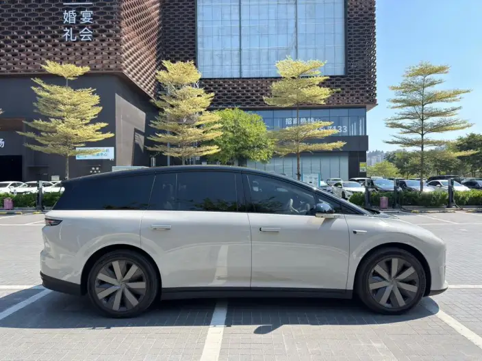 Li Auto i8 2025 Model Standard Edition – фото 8