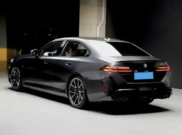 BMW M5 PHEV 2025 Model M5 – фото 3