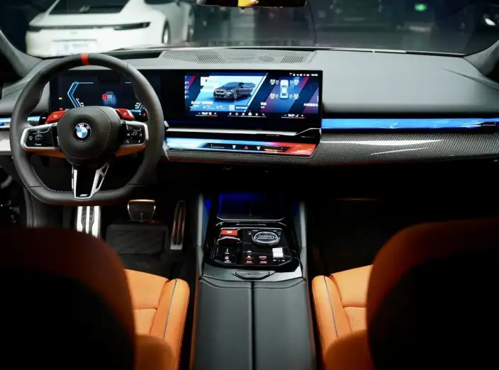 BMW M5 PHEV 2025 Model M5 – фото 9