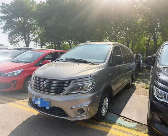 Dongfeng Lingzhi 2018 M5L 1.6L 7-seater Luxury