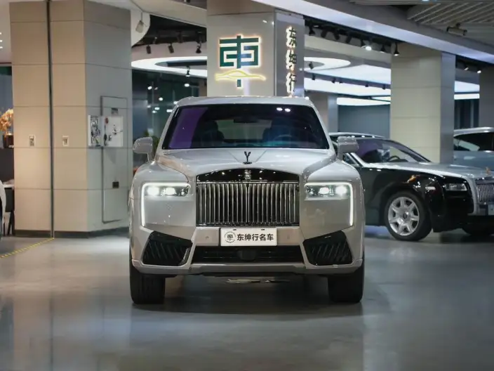 Cullinan 2025 Model Series II Black Badge – фото 2