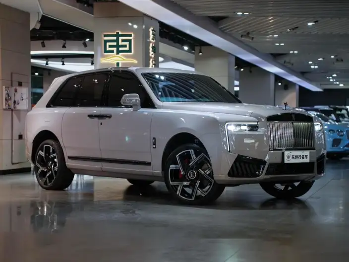 Cullinan 2025 Model Series II Black Badge – фото 3