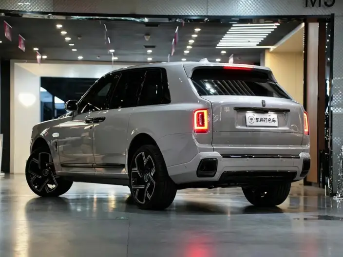 Cullinan 2025 Model Series II Black Badge – фото 4