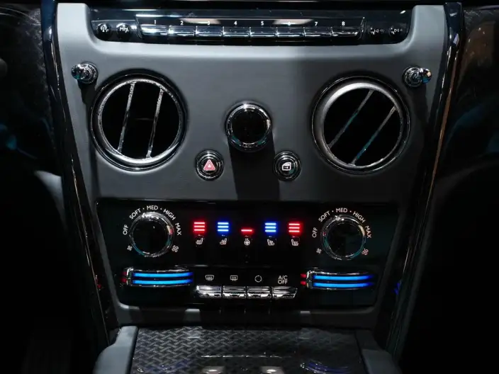 Cullinan 2025 Model Series II Black Badge – фото 8