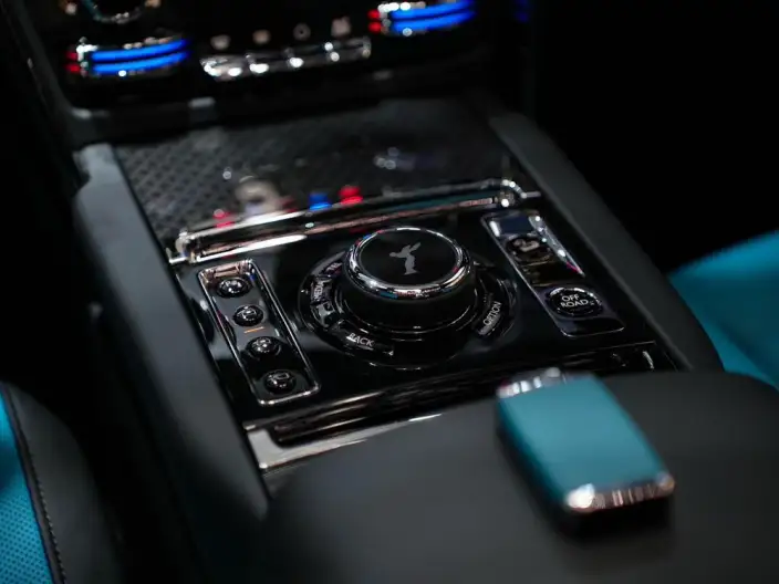 Cullinan 2025 Model Series II Black Badge – фото 10