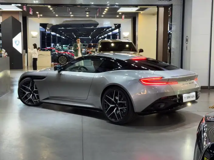 Aston Martin DB12 2024 Model 4.0T V8 Coupe – фото 4