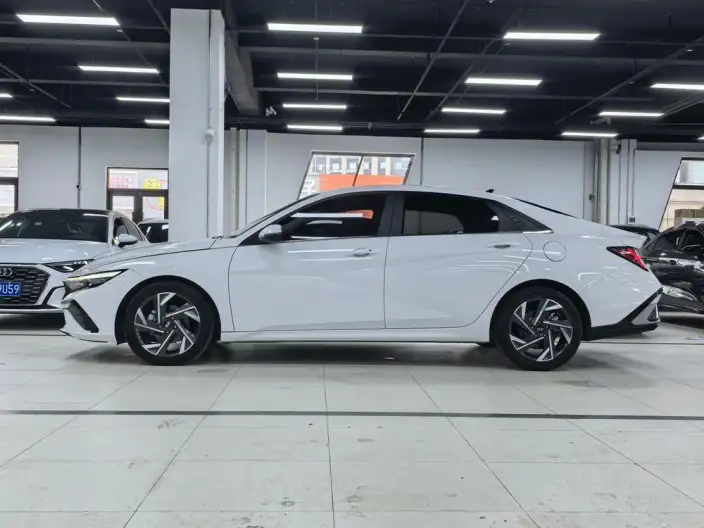 Hyundai Ioniq 2023 Model 1.5L CVT LUX Premium Edition – фото 4