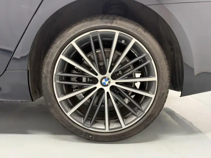 BMW 5 Series 2023 Model 530Li Leading Model M Sports Set – фото 9