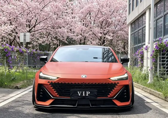 Changan UNI-V 2023 Model 1.5T Exclusive Model – фото 2