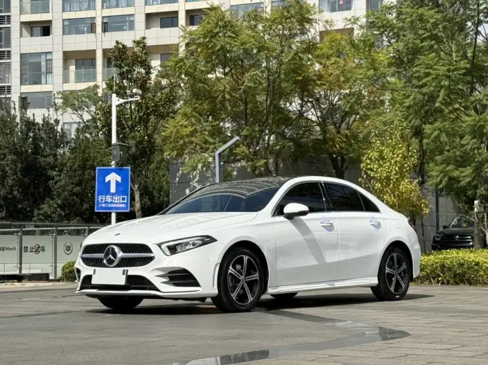 Mercedes-Benz A-class 2022 Model A 200 L Sports sedan Fashion Edition – фото 1