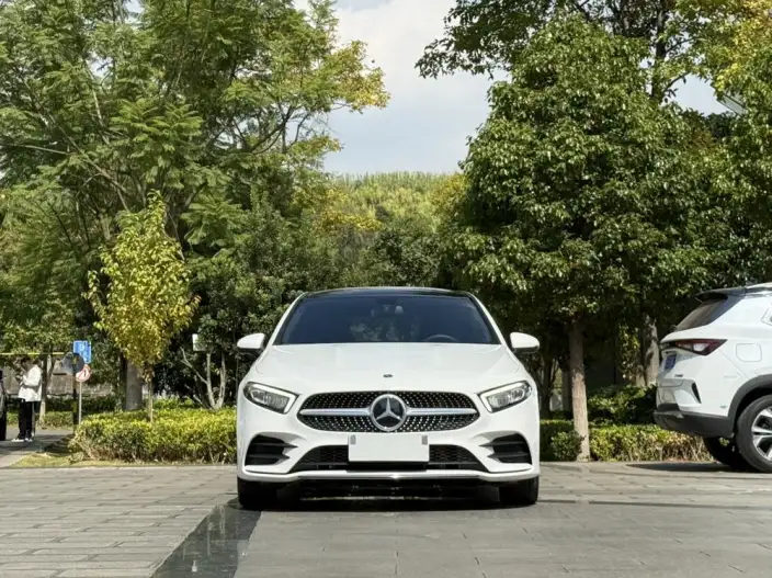 Mercedes-Benz A-class 2022 Model A 200 L Sports sedan Fashion Edition – фото 2