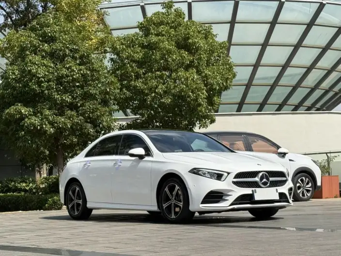 Mercedes-Benz A-class 2022 Model A 200 L Sports sedan Fashion Edition – фото 3