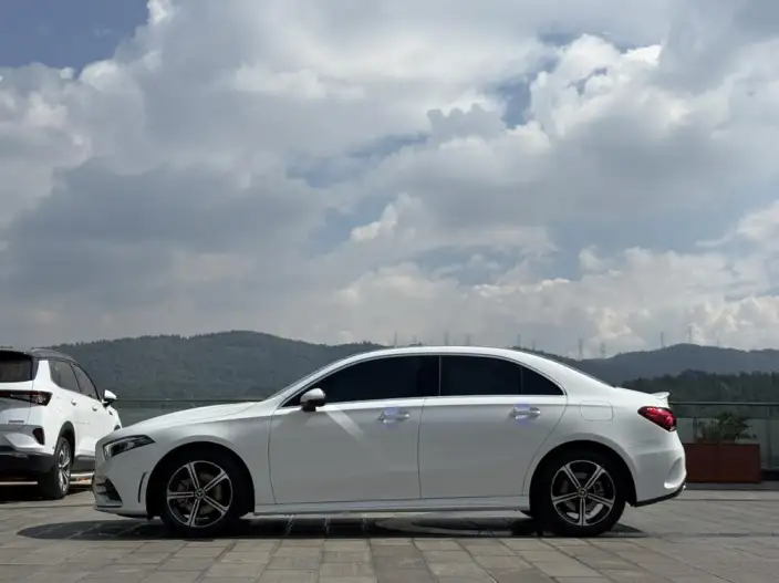 Mercedes-Benz A-class 2022 Model A 200 L Sports sedan Fashion Edition – фото 4