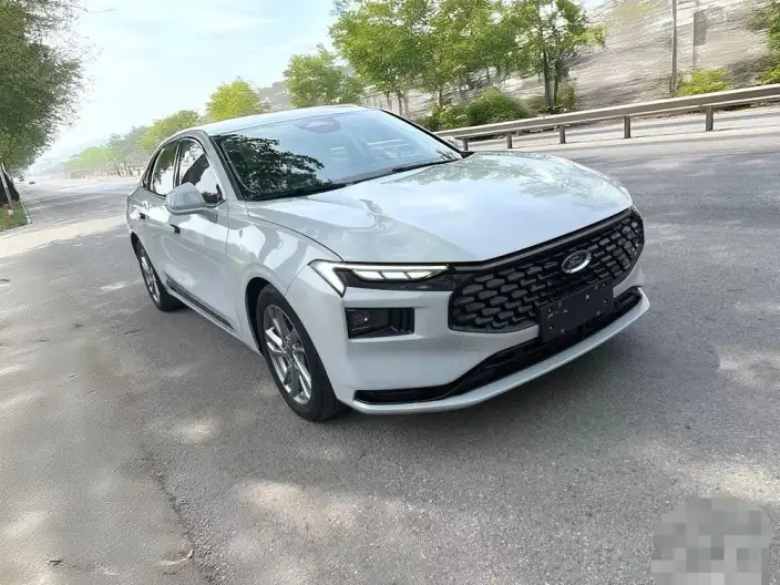 Ford Mondeo 2023 Model EcoBoost 180 Luxury Model – фото 3