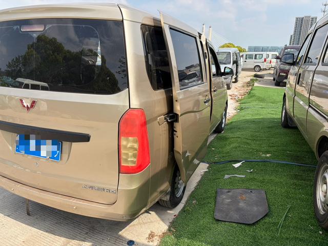 Wuling Rongguang V 2016 модификация 1.5L Standard type – фото 6