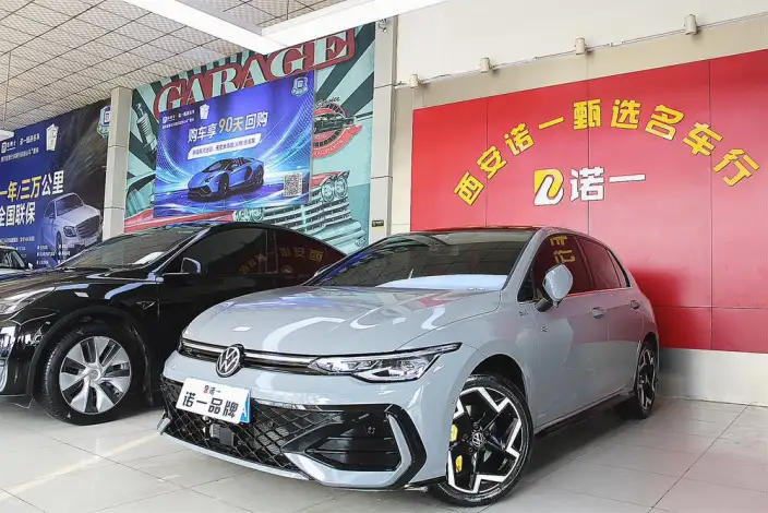 Volkswagen Golf 2025 Model Facelift 300TSI R-Line – фото 1