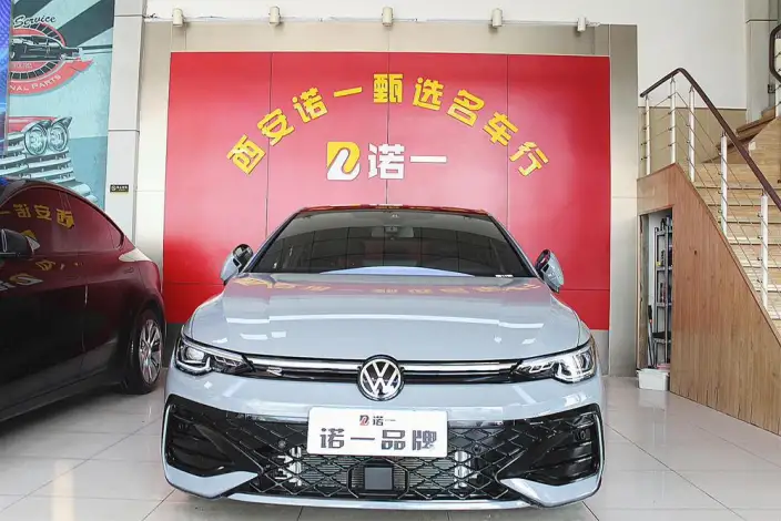 Volkswagen Golf 2025 Model Facelift 300TSI R-Line – фото 2