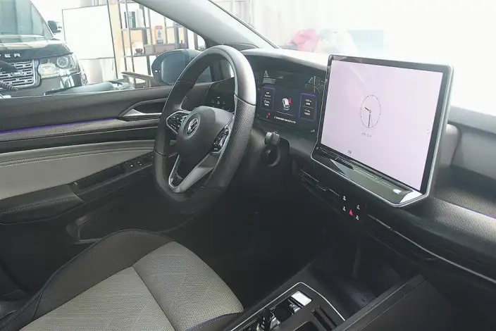 Volkswagen Golf 2025 Model Facelift 300TSI R-Line – фото 8