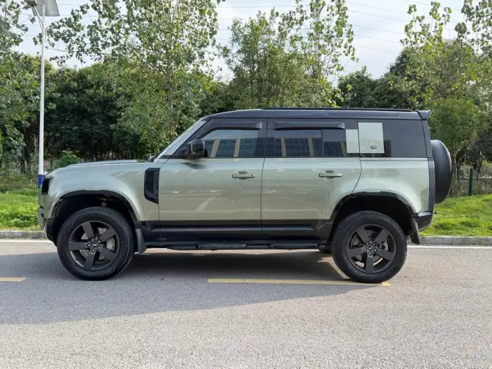 Land Rover Defender 2022 Model 110 P400 X-Dynamic HSE – фото 4