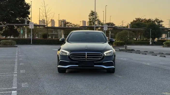 Mercedes-Benz E-Class 2023 Model E 260 L sedan – фото 2