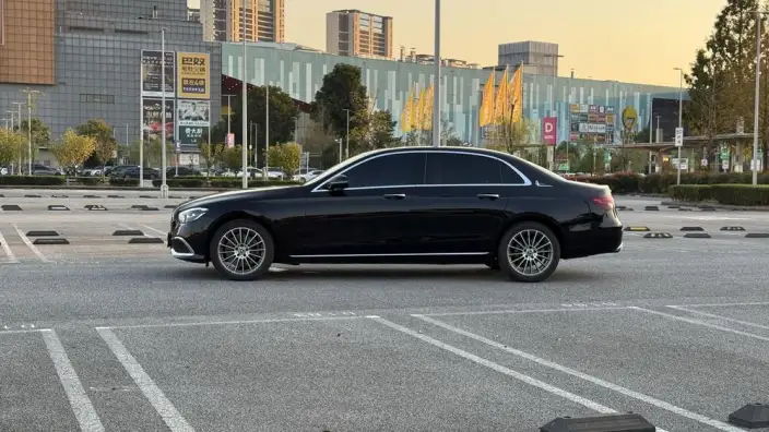 Mercedes-Benz E-Class 2023 Model E 260 L sedan – фото 3