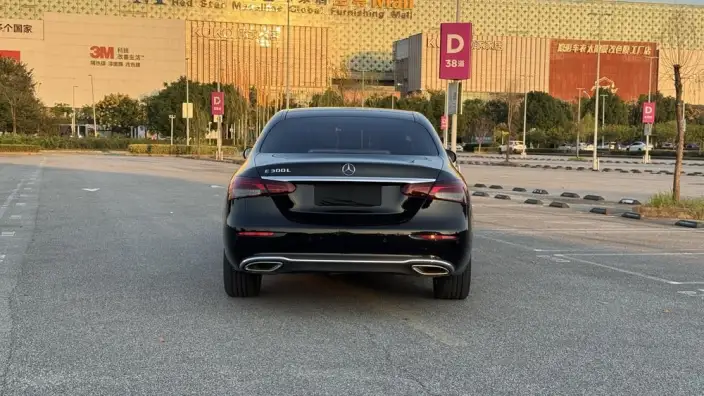 Mercedes-Benz E-Class 2023 Model E 260 L sedan – фото 4