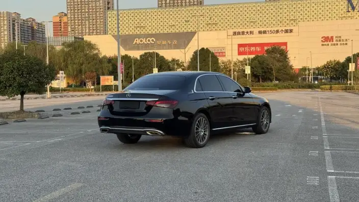 Mercedes-Benz E-Class 2023 Model E 260 L sedan – фото 5