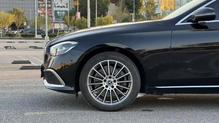 Mercedes-Benz E-Class 2023 Model E 260 L sedan – фото 6