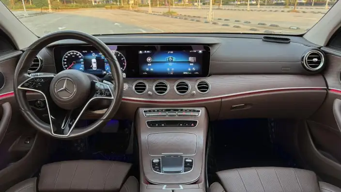 Mercedes-Benz E-Class 2023 Model E 260 L sedan – фото 7