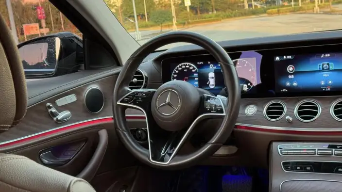 Mercedes-Benz E-Class 2023 Model E 260 L sedan – фото 9