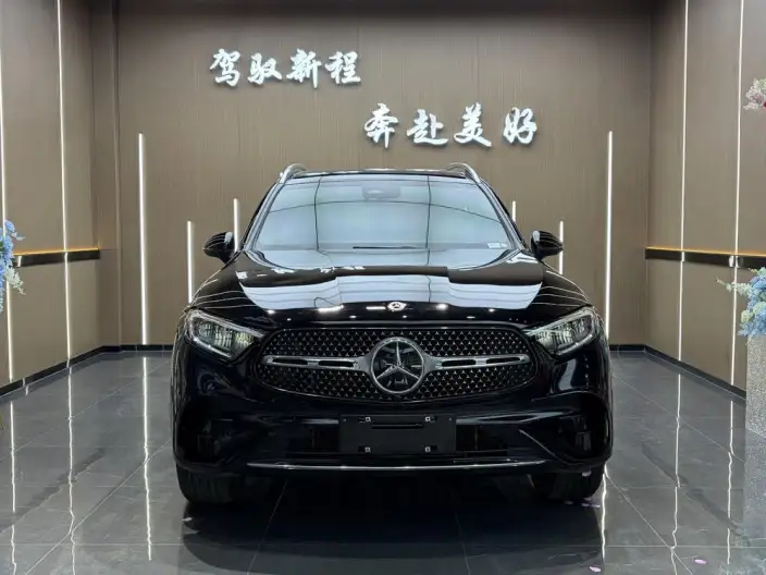 Mercedes-Benz GLC 2023 Model GLC 260 L 4MATIC Luxury Model 5 seat – фото 2