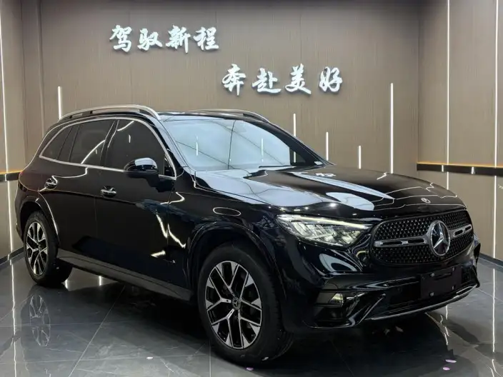 Mercedes-Benz GLC 2023 Model GLC 260 L 4MATIC Luxury Model 5 seat – фото 3