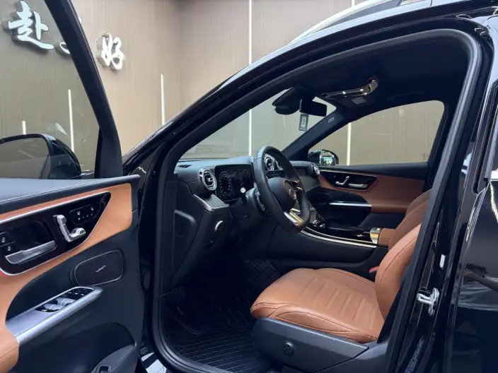 Mercedes-Benz GLC 2023 Model GLC 260 L 4MATIC Luxury Model 5 seat – фото 8
