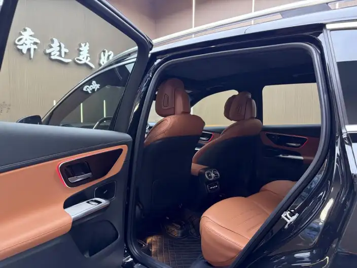 Mercedes-Benz GLC 2023 Model GLC 260 L 4MATIC Luxury Model 5 seat – фото 9