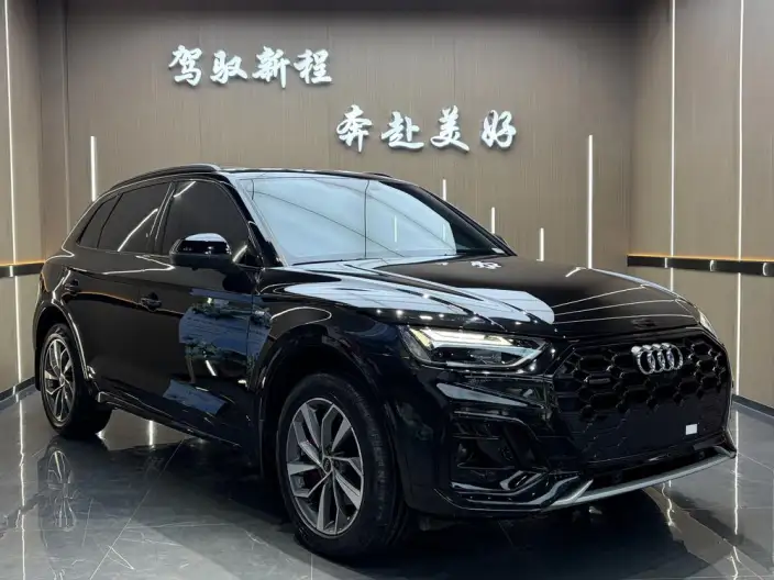 Audi Q5L 2025 Model quattro 45th Anniversary Collector Edition Edition 40TFSI Luxury Dynamic Model – фото 3