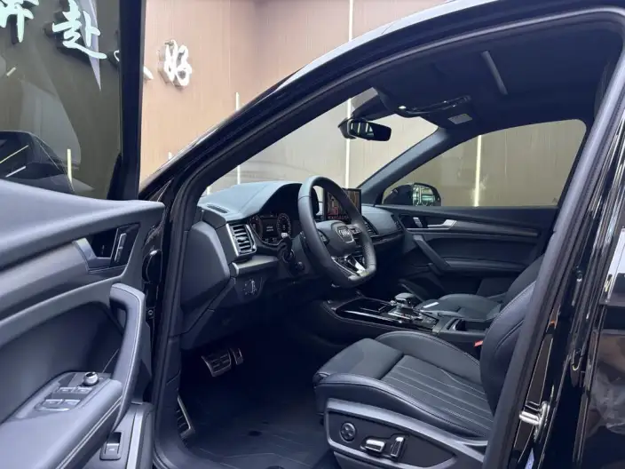 Audi Q5L 2025 Model quattro 45th Anniversary Collector Edition Edition 40TFSI Luxury Dynamic Model – фото 8